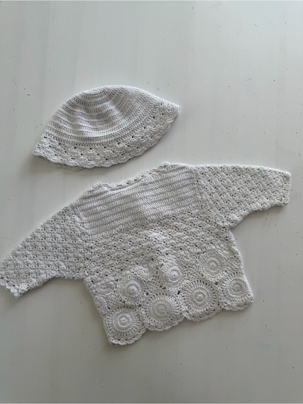Rose Cottage embroidered baby sweater and matching hat set in size 6–9 months. - Picture 5 of 6